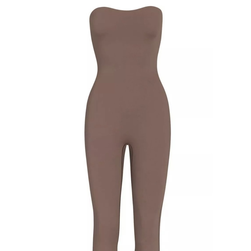 SKIMS - ALL IN ONE STRAPLESS ONSIE